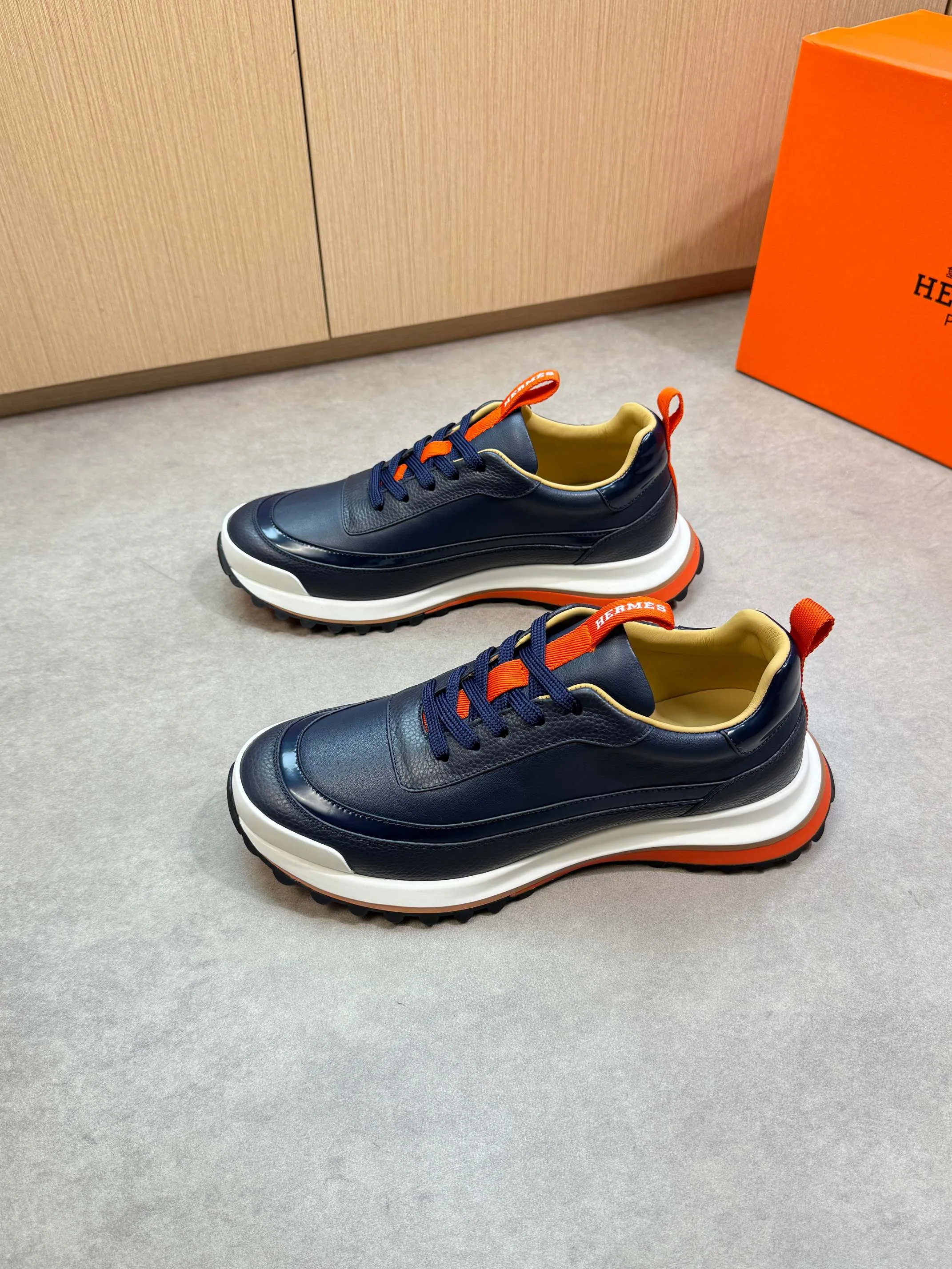 Men's shoes 💰800 [HERMES] Hermès - High-end quality original order·Casual sports shoes - Upper: 🔝 pebbled calfskin, Nappa calfskin, shoe body sewn with contrasting edge color, tongue, heel, brand logo webbing - Inner: water-dyed cowhide - Outsole: ultra-light T men's shoes 💰R·Rubber; two-color molded outsole -Ultra-high quality control·Fine workmanship: highlighted (high-end·nobility·grade) -Size: 39-44 (38, 45, can be customized)·H0118